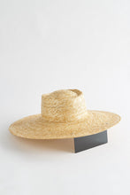Load image into Gallery viewer, LUNARIA BISCUIT HAT