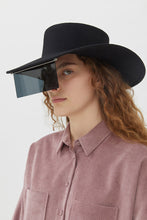 Load image into Gallery viewer, LUNARIA BLACK HAT WITH LENS