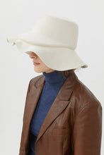 Load image into Gallery viewer, MARZIA WHITE WOOL HAT