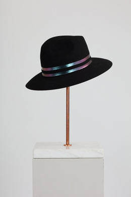 MELISA BLACK REFLECTIVE RAINBOW HAT