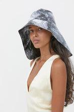 Load image into Gallery viewer, TRISHA BLACK AND WHITE HAT